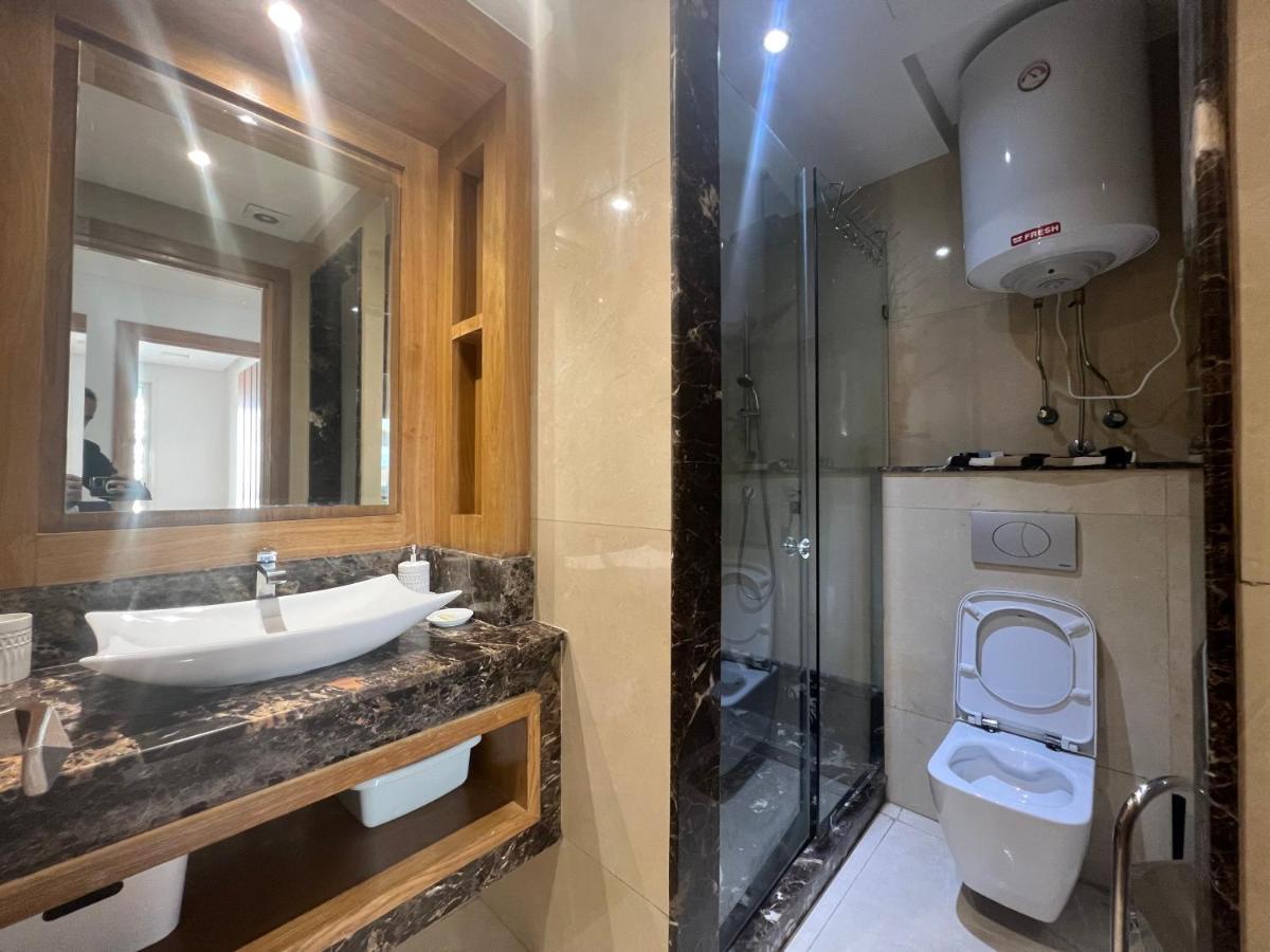 Luxury Apart 2 Ch -Casa Finance City Casablanca Bagian luar foto